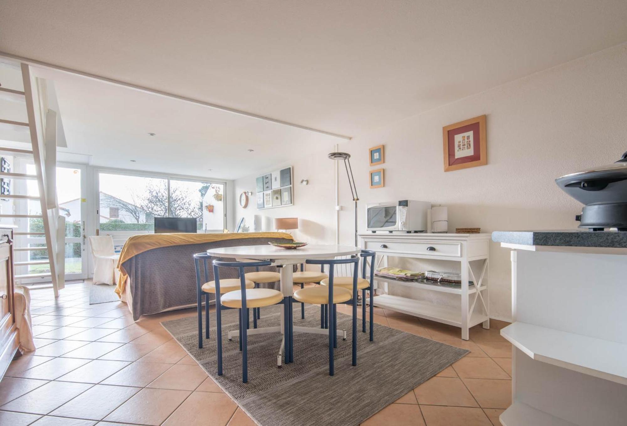 Maison Dans Residence Calme + Piscine A 波尔尼克 外观 照片