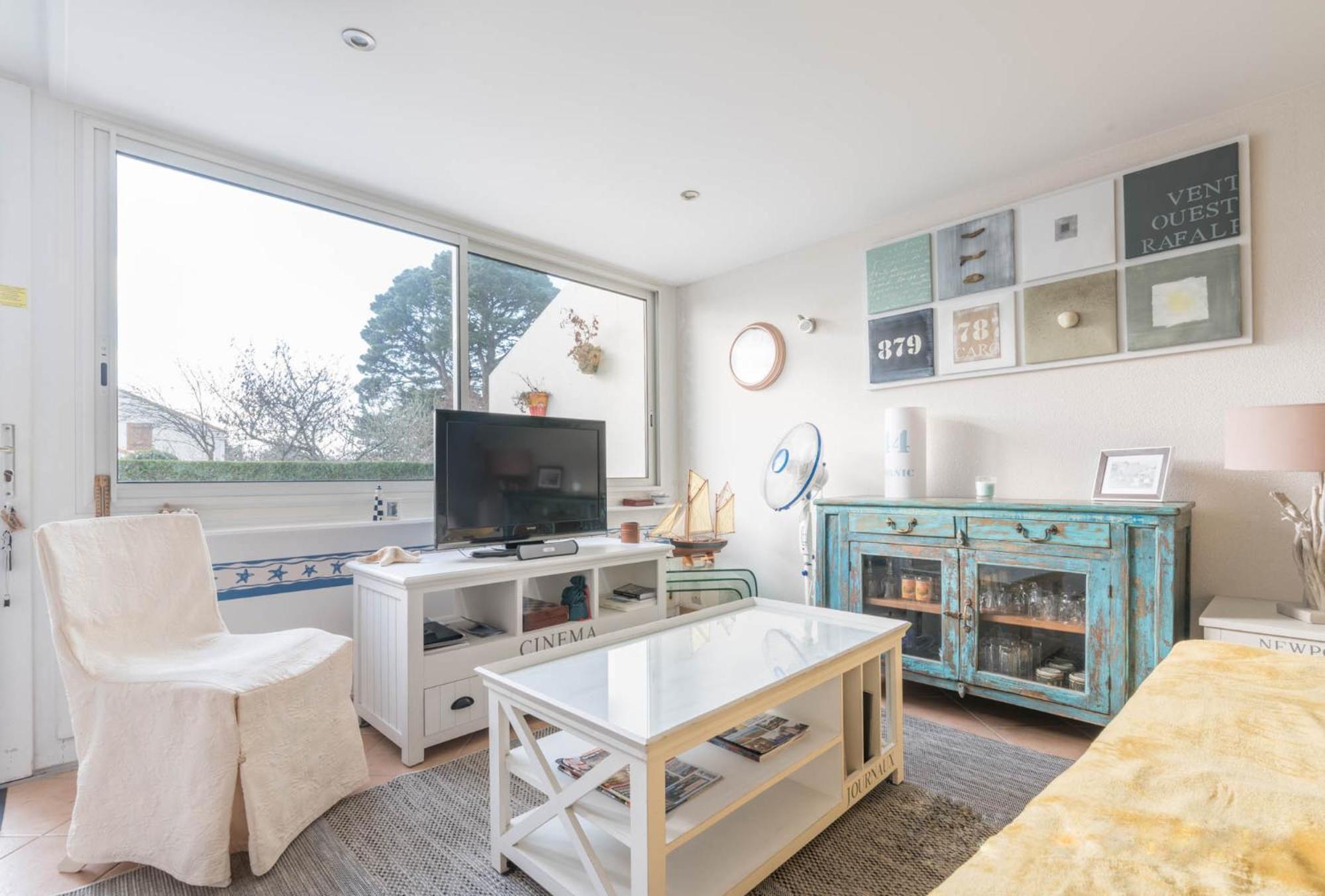 Maison Dans Residence Calme + Piscine A 波尔尼克 外观 照片